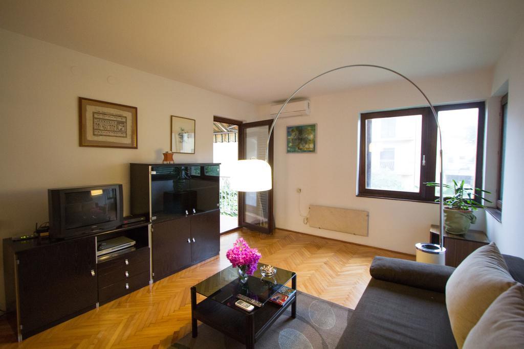 Cherry Apartment